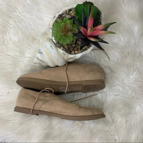 Women’s basic Forever 21 faux suede tan loafer 8 - Picture 4 of 7